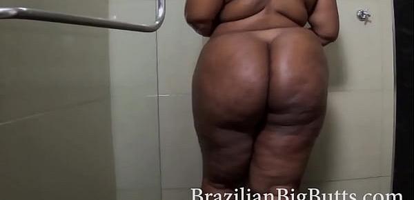  BrazilianBigButts.com huge bbw booty being observed in the bath